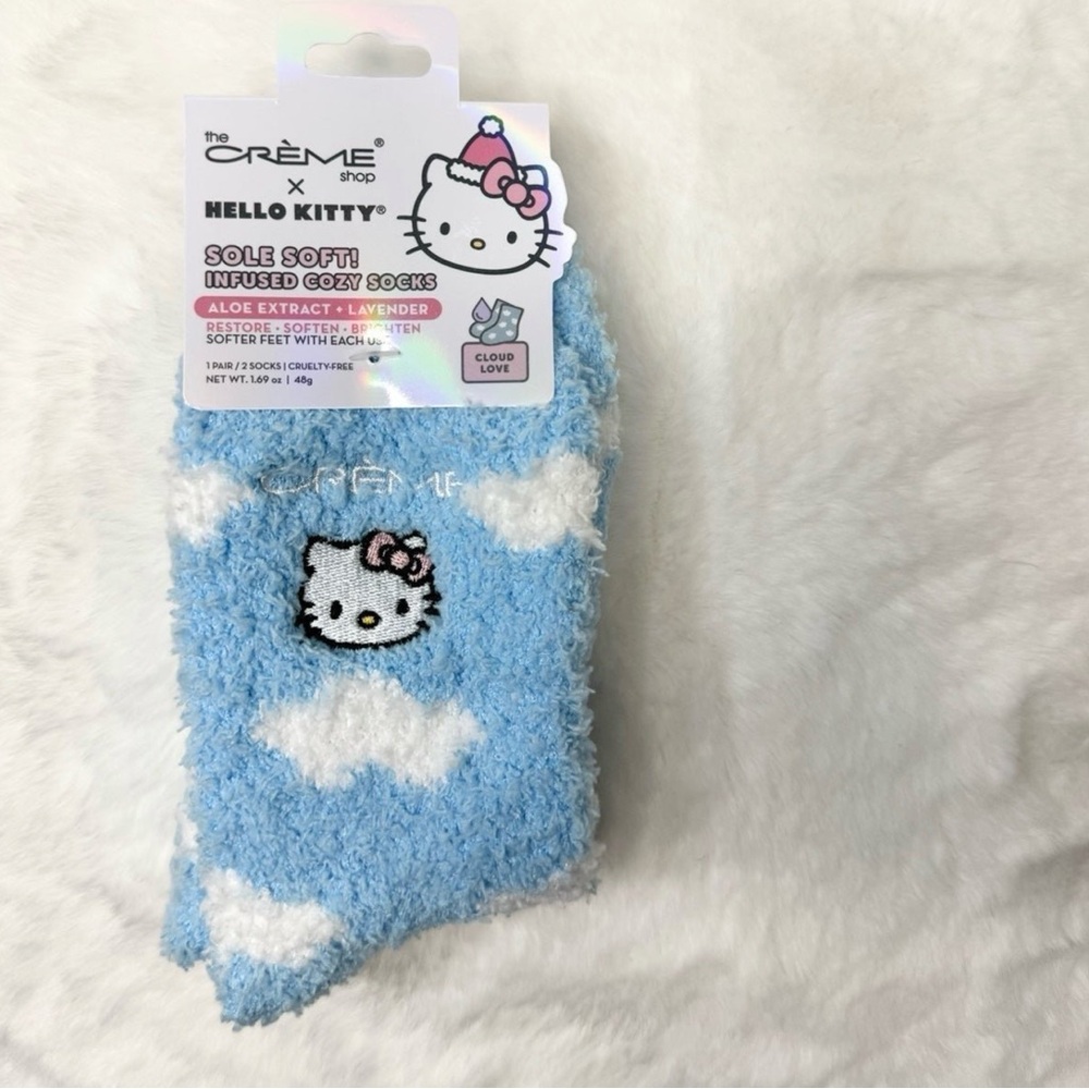*NEW* Hello Kitty Sole Soft! Infused Cozy Socks - Cloud Love